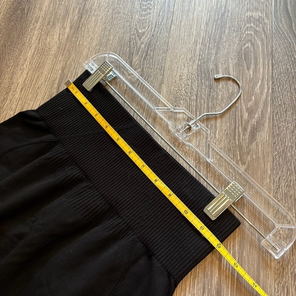 HALARA Soft Seamless Flow Ribbed High Waisted Tummy Control Yoga 7/8 Leggings - Picture 6 of 8